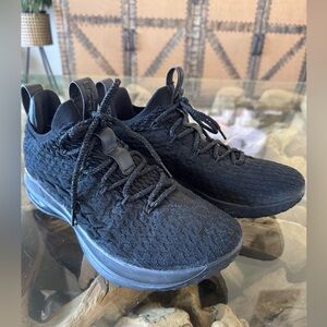 Nike Lebron 15 low in black